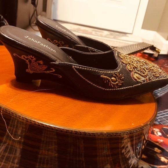 🌹Beautiful JohnFashion Embroidered, Beaded Slides - Picture 11 of 14